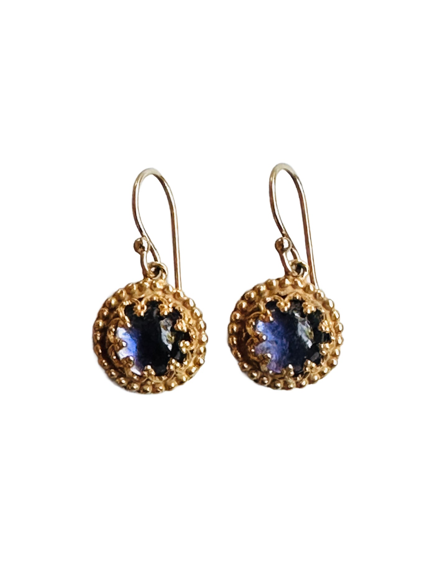 Iolite Small Filigree Vermeil Earrings
Beautiful 7mm cabochon iolite stone set in a delicate filigree bezel, surrounded by tiny dots. These earrings are 18K gold plated over sterling silver (vermeil). This is a classic design that can be worn daily.
