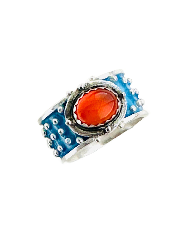 Mexican Fire Opal Enameled &nbsp;Wide Band Ring&nbsp;

Beautiful enameled band &nbsp;with silver dots all around with a cabochon Mexican Fire Opal set horizontally.&nbsp;