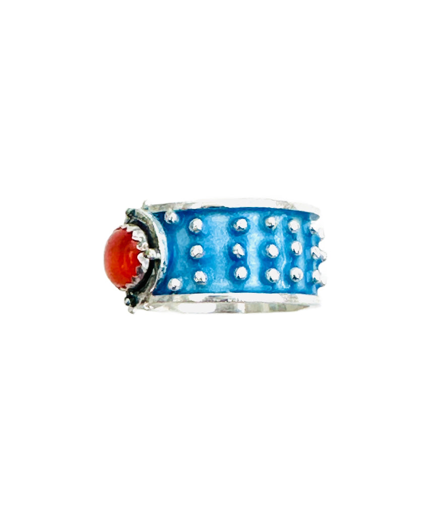 Mexican Fire Opal Enameled &nbsp;Wide Band Ring&nbsp;

Beautiful enameled band &nbsp;with silver dots all around with a cabochon Mexican Fire Opal set horizontally.&nbsp;