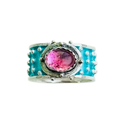 Pink Tourmaline Enameled &nbsp;Wide Band Ring&nbsp;

Beautiful enameled band &nbsp;with silver dots all around and a cabochon pink tourmaline set horizontally.&nbsp;