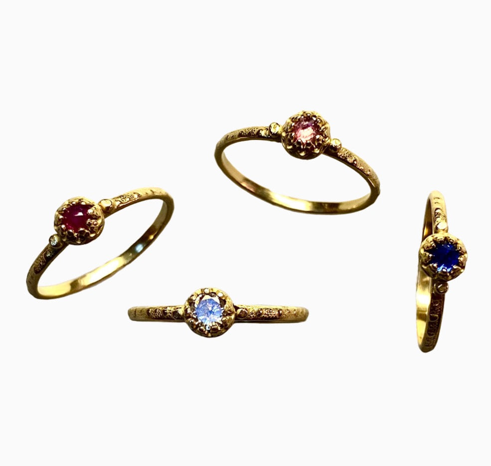 Textured 18K gold Stacking Ring - PRECIOUS STONES